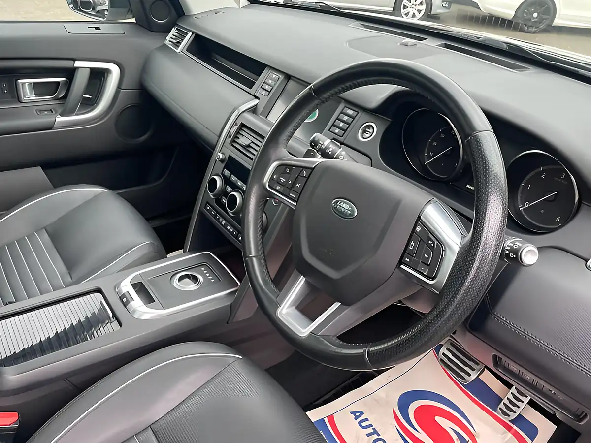 Used 2017 Land Rover Discovery Sport Hse Dynamic Lux White - Interior and Exterior details 11