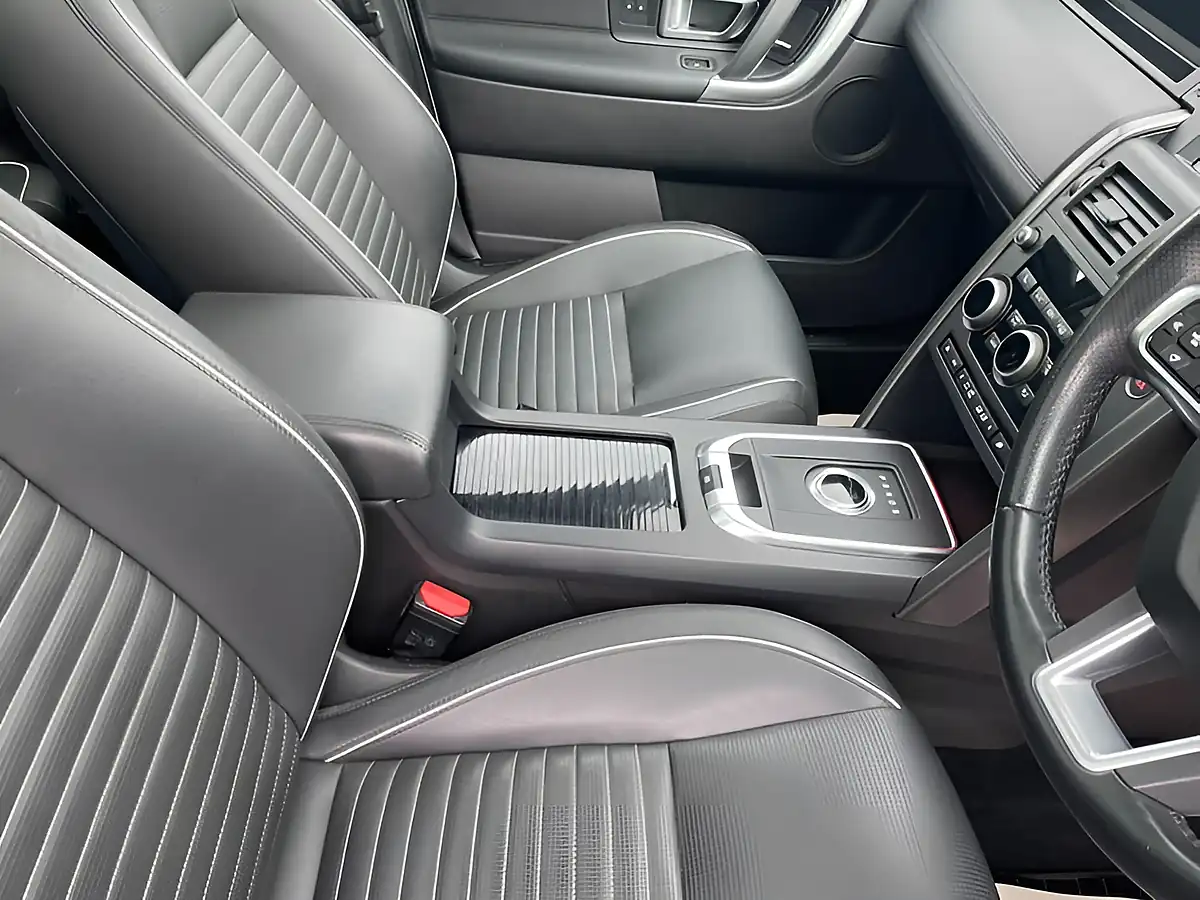 Used 2017 Land Rover Discovery Sport Hse Dynamic Lux White - Interior and Exterior details 12