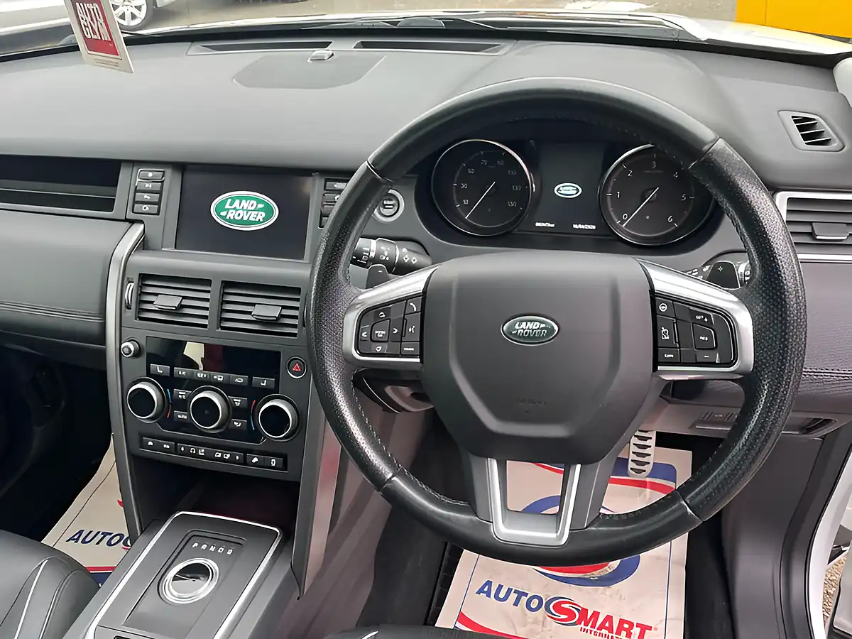 Used 2017 Land Rover Discovery Sport Hse Dynamic Lux White - Interior and Exterior details 16