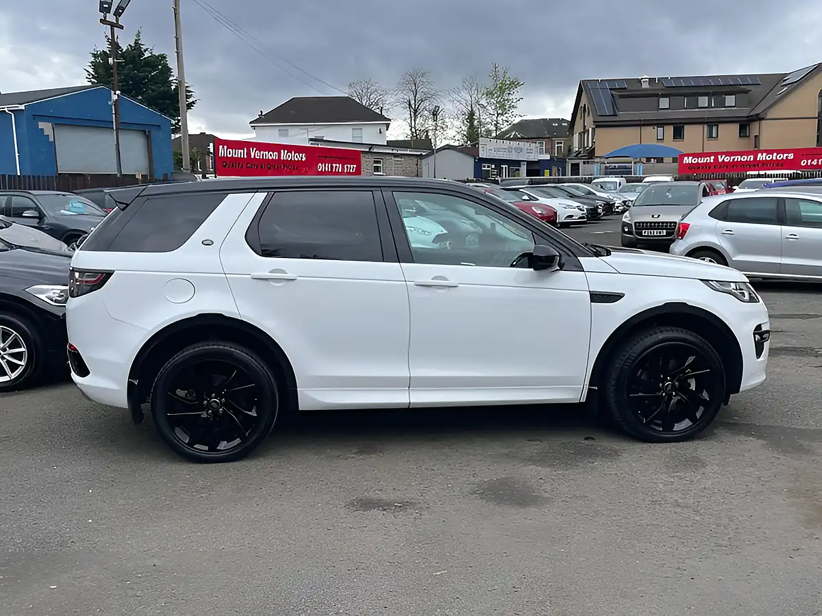 Used 2017 Land Rover Discovery Sport Hse Dynamic Lux White - Interior and Exterior details 8