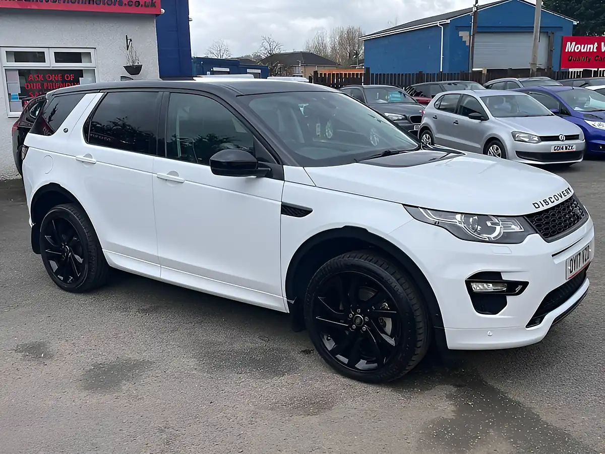Used 2017 Land Rover Discovery Sport Hse Dynamic Lux White - Interior and Exterior details 9