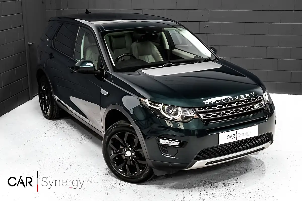 Used 2017 Land Rover Discovery Sport Hse Green - Front View
