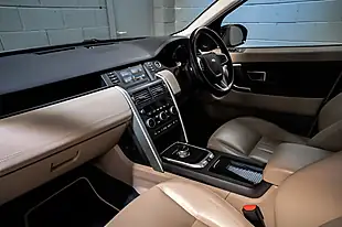 Used 2017 Land Rover Discovery Sport Hse Green - Interior and Exterior details 14