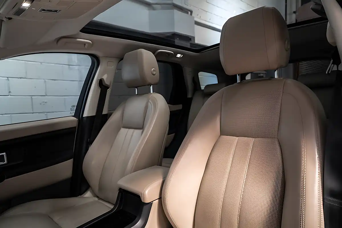 Used 2017 Land Rover Discovery Sport Hse Green - Interior and Exterior details 15