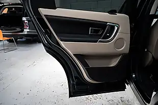 Used 2017 Land Rover Discovery Sport Hse Green - Interior and Exterior details 16