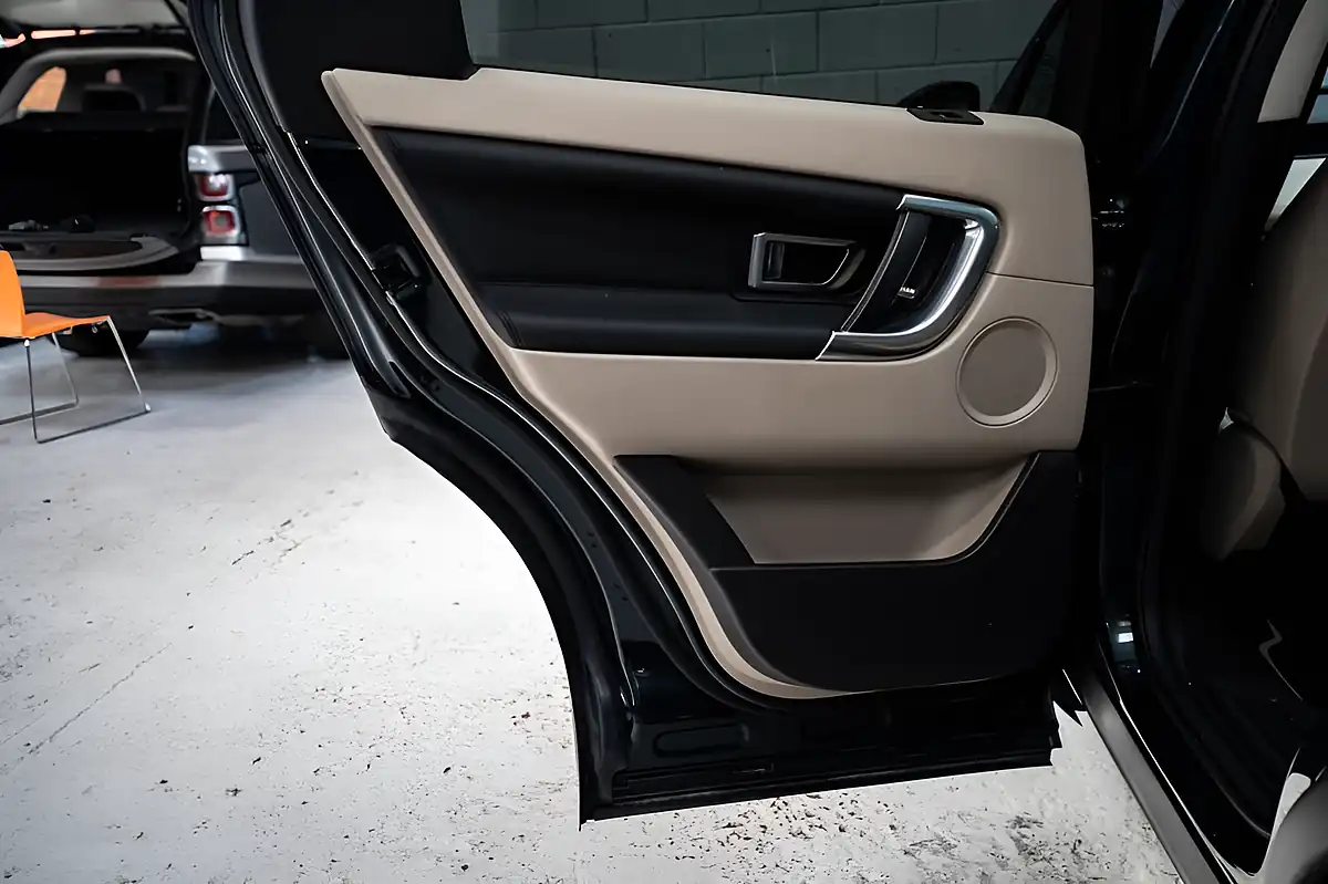 Used 2017 Land Rover Discovery Sport Hse Green - Interior and Exterior details 16