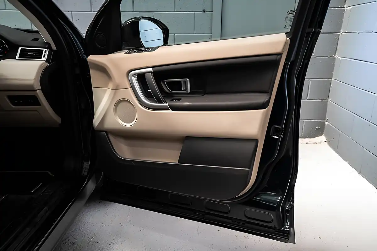 Used 2017 Land Rover Discovery Sport Hse Green - Interior and Exterior details 8