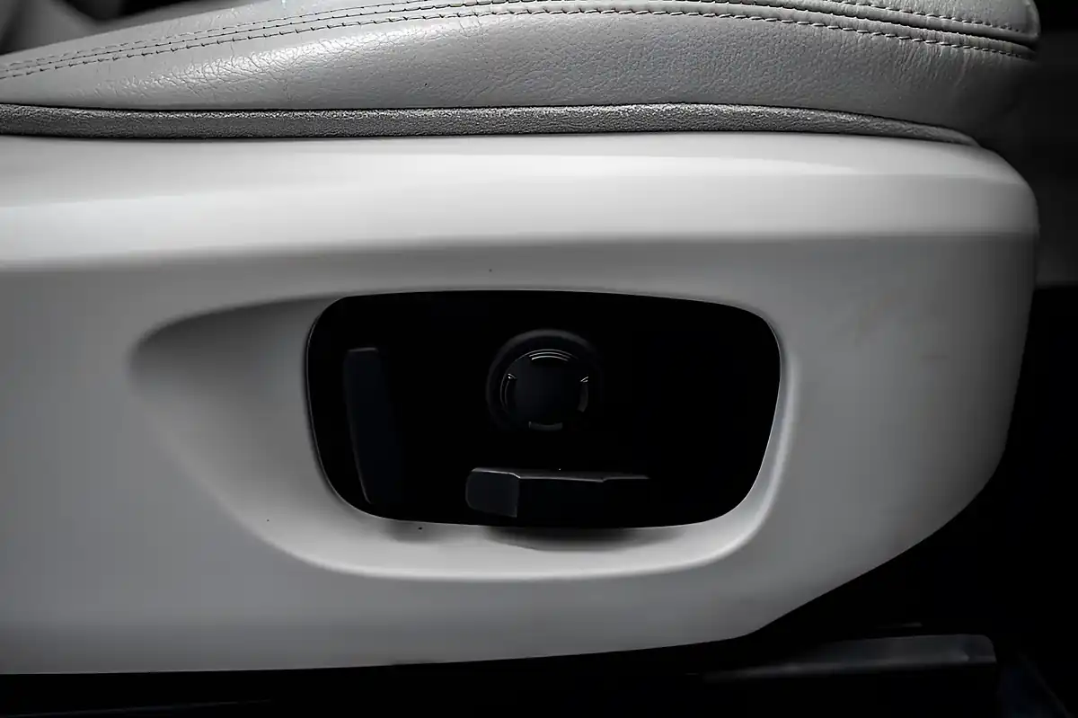 Used 2017 Land Rover Discovery Sport Hse Grey - Interior and Exterior details 11