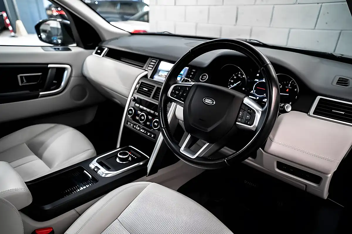 Used 2017 Land Rover Discovery Sport Hse Grey - Interior and Exterior details 9