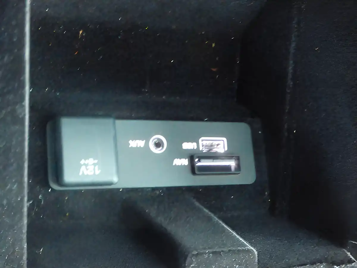 Used 2017 Land Rover Discovery Sport Hse Grey - Interior and Exterior details 13