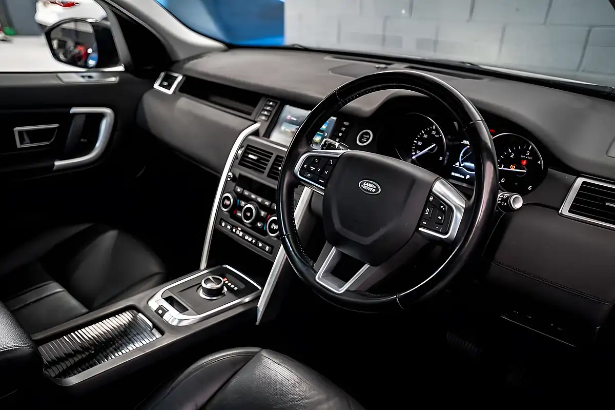 Used 2017 Land Rover Discovery Sport Hse Grey - Interior and Exterior details 9