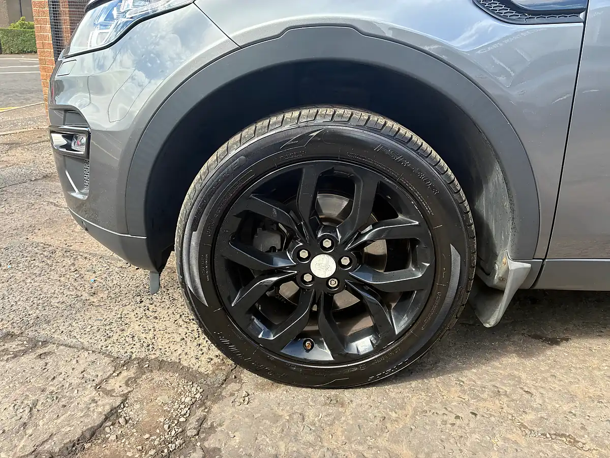 Used 2017 Land Rover Discovery Sport Hse Grey - Interior and Exterior details 11
