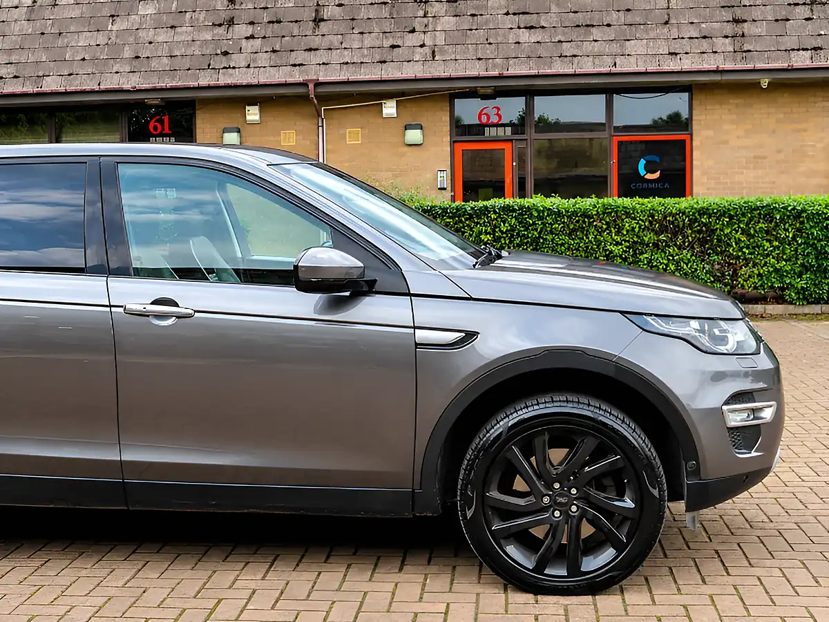 Used 2017 Land Rover Discovery Sport Hse Luxury Grey - Interior and Exterior details 9