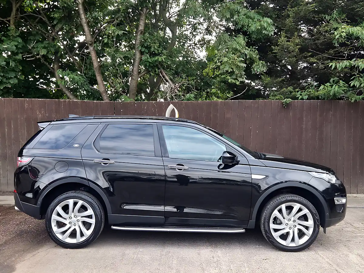 Used 2017 Land Rover Discovery Sport Hse Luxury Santorini Black - Interior and Exterior details 7