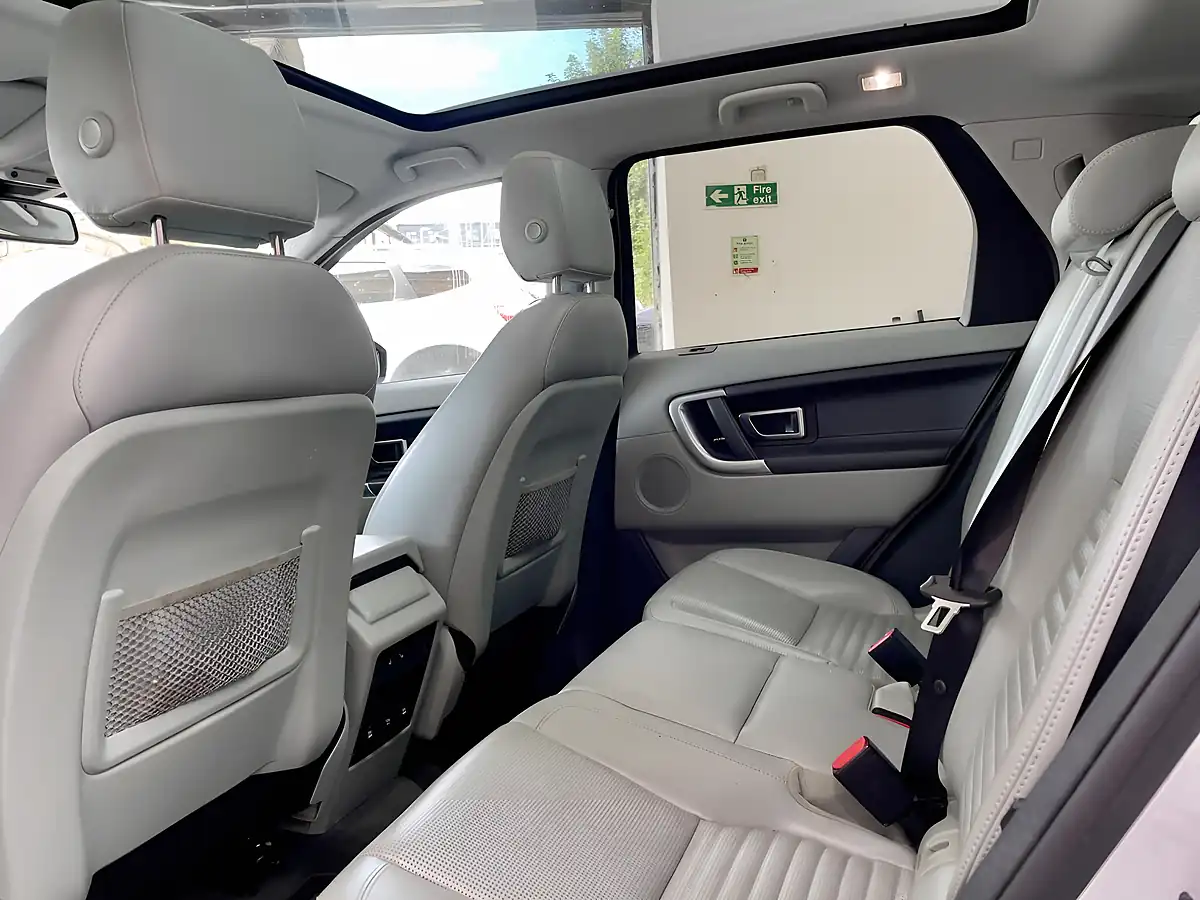 Used 2017 Land Rover Discovery Sport Hse Luxury Silver - Interior and Exterior details 16
