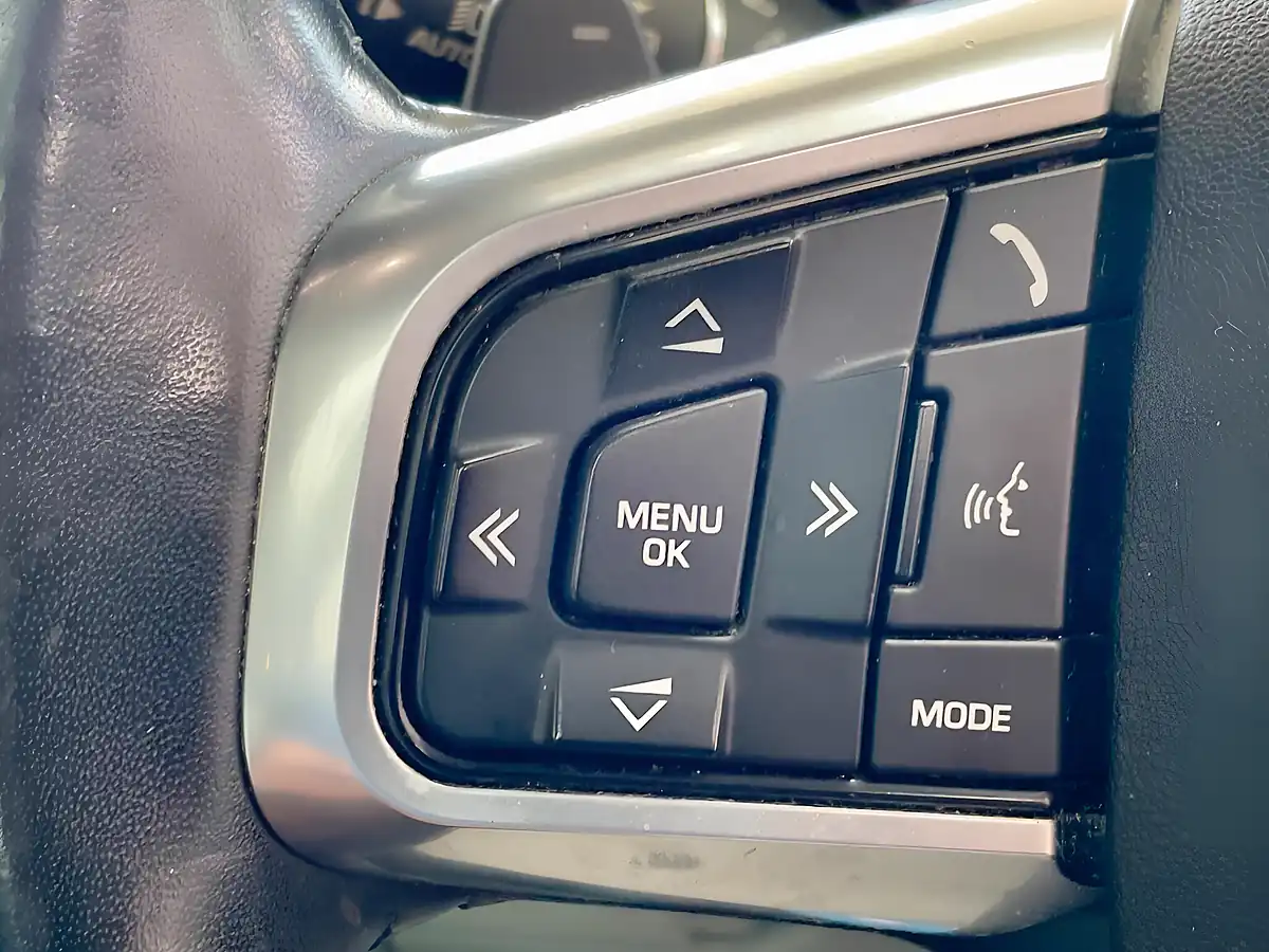 Used 2017 Land Rover Discovery Sport Hse Luxury Silver - Interior and Exterior details 18