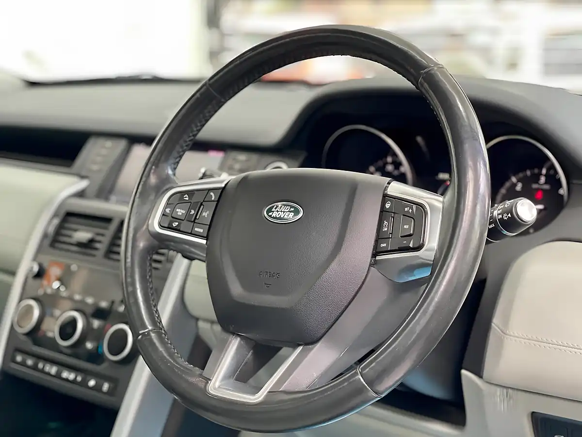 Used 2017 Land Rover Discovery Sport Hse Luxury Silver - Interior and Exterior details 6