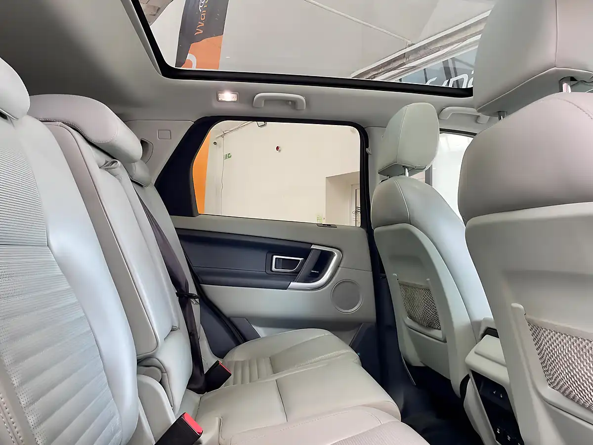 Used 2017 Land Rover Discovery Sport Hse Luxury Silver - Interior and Exterior details 8