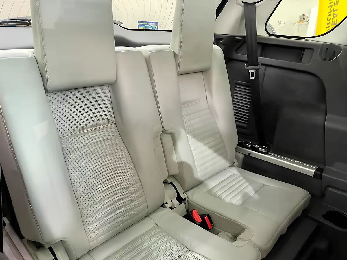 Used 2017 Land Rover Discovery Sport Hse Luxury Silver - Interior and Exterior details 9