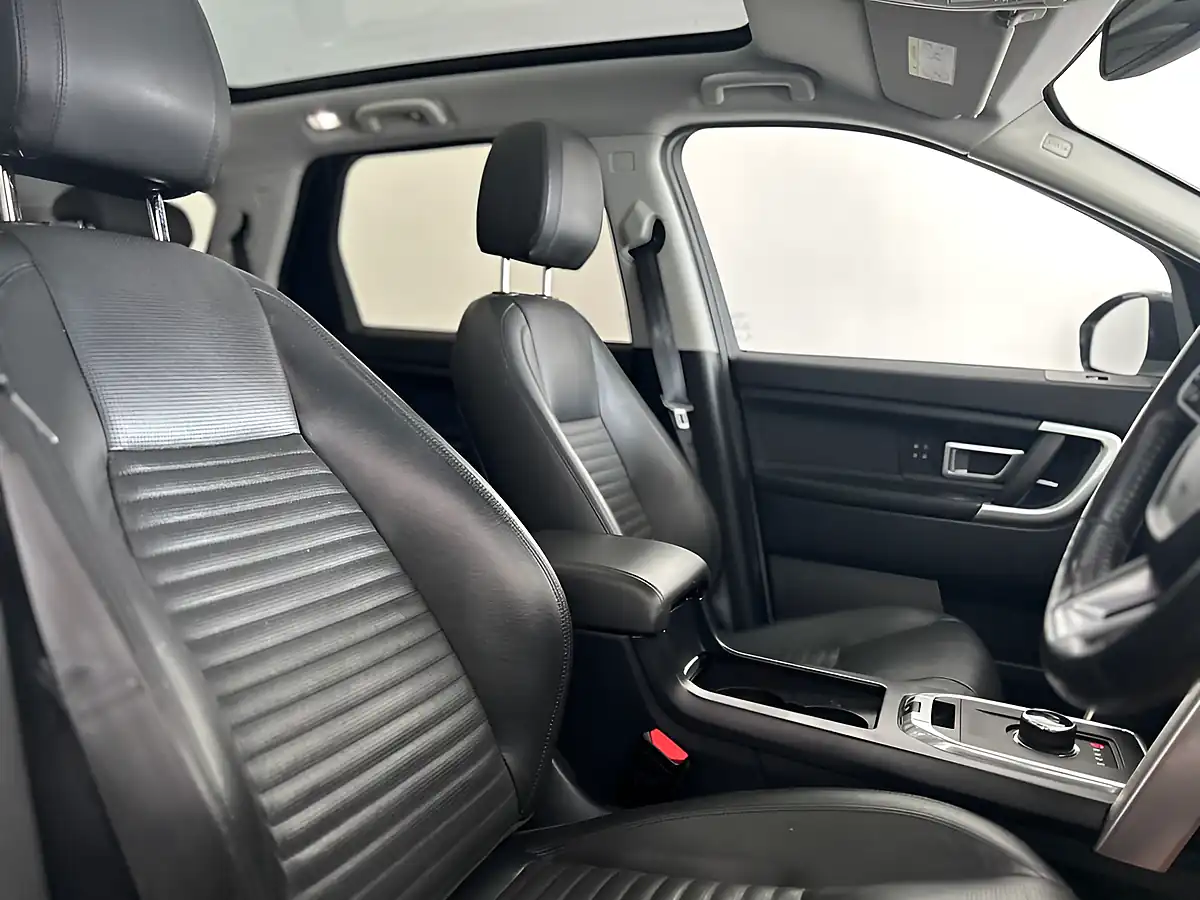 Used 2017 Land Rover Discovery Sport Hse Luxury White - Interior and Exterior details 10