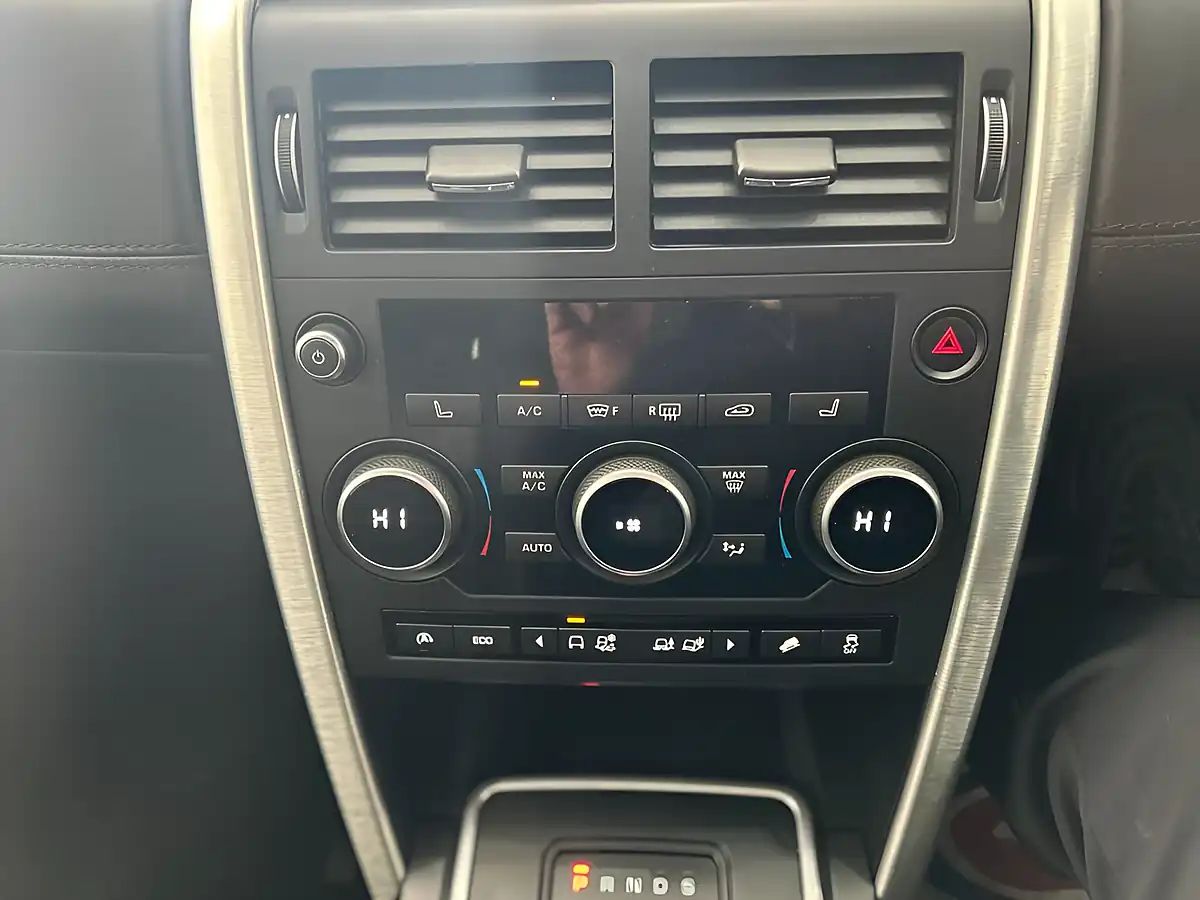 Used 2017 Land Rover Discovery Sport Hse Luxury White - Interior and Exterior details 8
