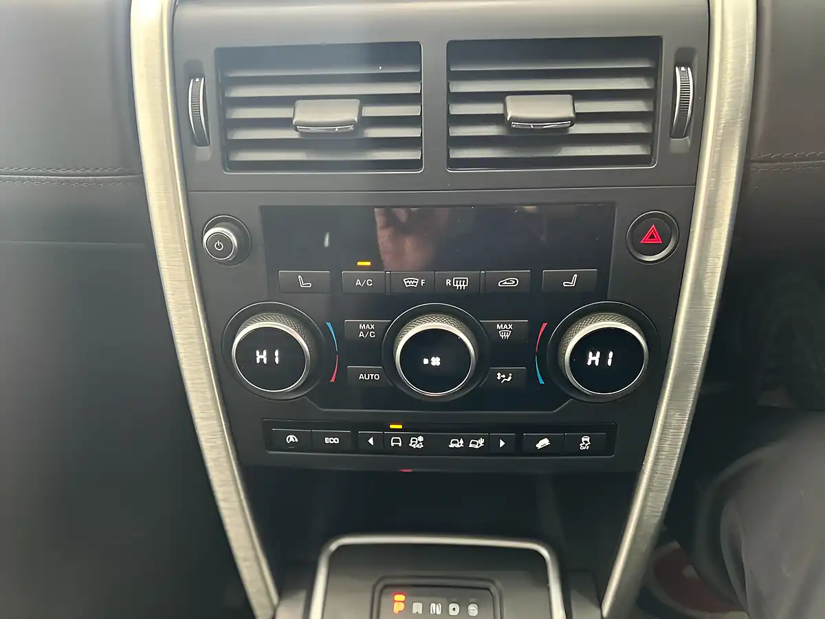 Used 2017 Land Rover Discovery Sport Hse Luxury White - Interior and Exterior details 9