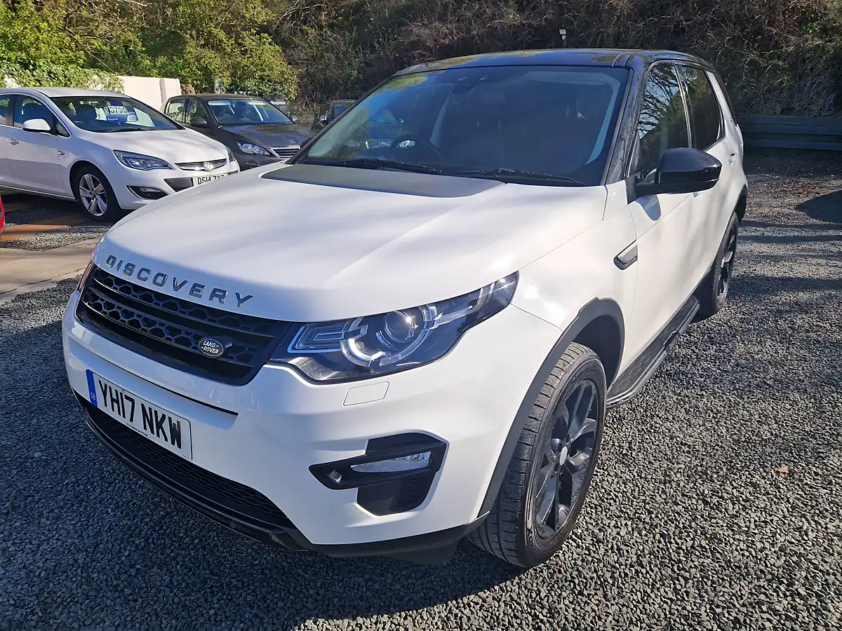 Used 2017 Land Rover Discovery Sport Hse White - Interior and Exterior details 3