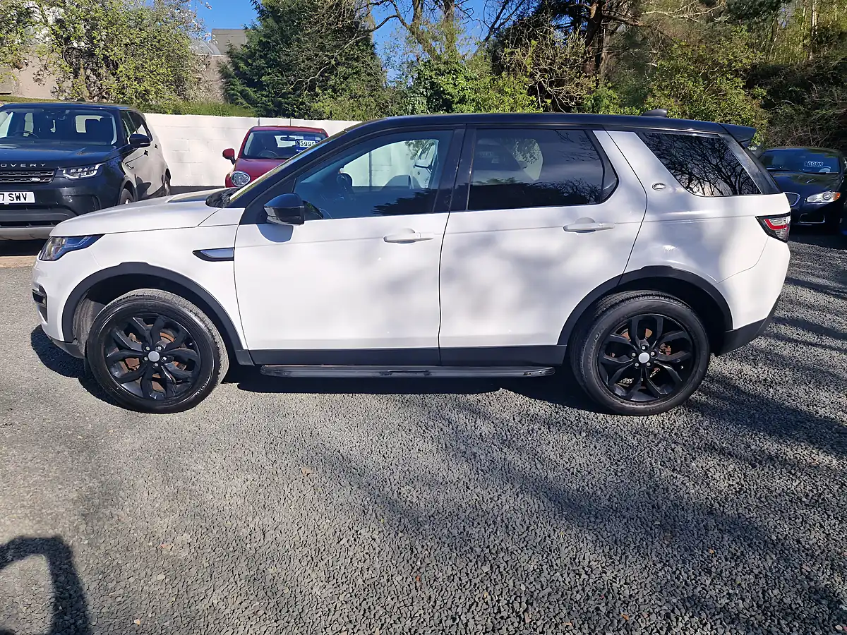 Used 2017 Land Rover Discovery Sport Hse White - Interior and Exterior details 4