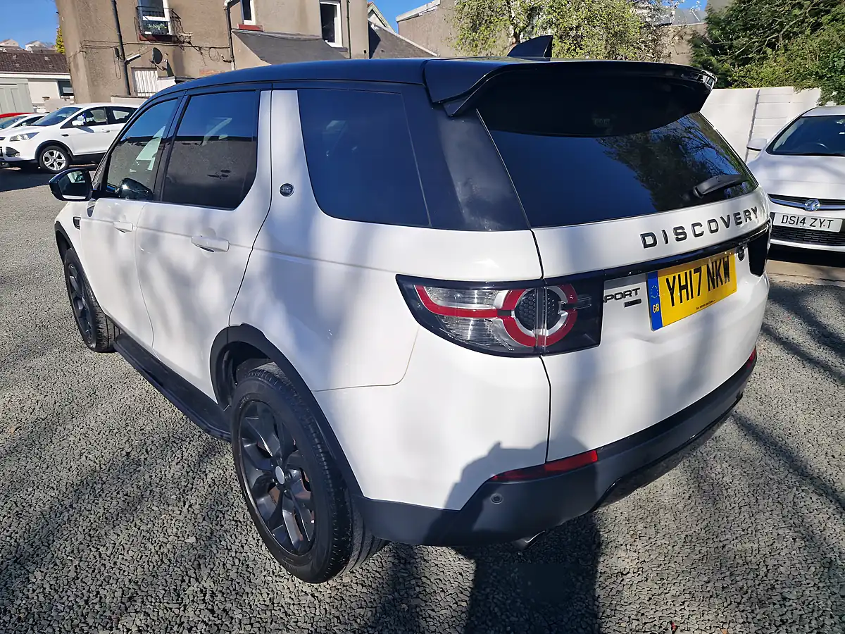 Used 2017 Land Rover Discovery Sport Hse White - Interior and Exterior details 5