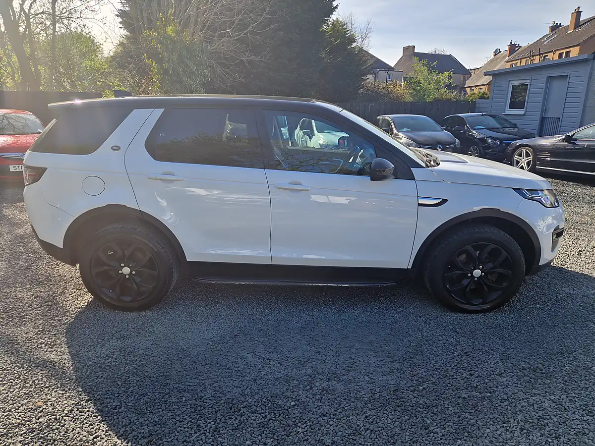 Used 2017 Land Rover Discovery Sport Hse White - Interior and Exterior details 8