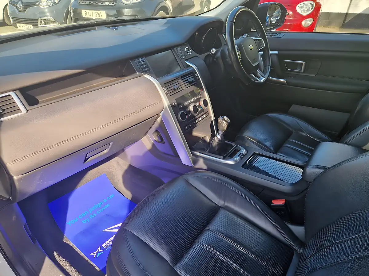 Used 2017 Land Rover Discovery Sport Hse White - Interior and Exterior details 9