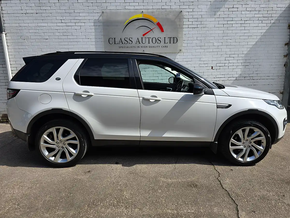 Used 2017 Land Rover Discovery Sport Hse White - Interior and Exterior details 10
