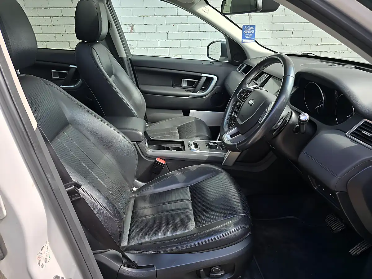 Used 2017 Land Rover Discovery Sport Hse White - Interior and Exterior details 13