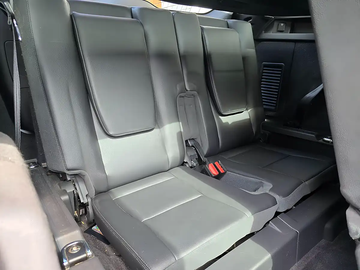 Used 2017 Land Rover Discovery Sport Hse White - Interior and Exterior details 16