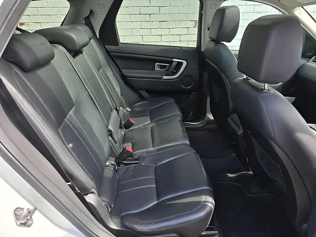 Used 2017 Land Rover Discovery Sport Hse White - Interior and Exterior details 18