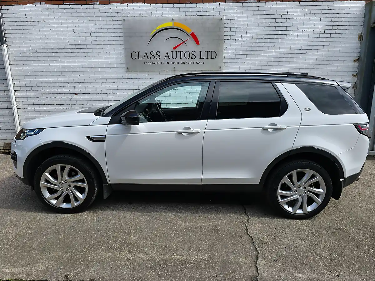 Used 2017 Land Rover Discovery Sport Hse White - Interior and Exterior details 8
