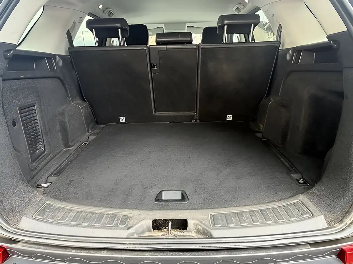 Used 2017 Land Rover Discovery Sport Pure Edition Grey - Interior and Exterior details 13