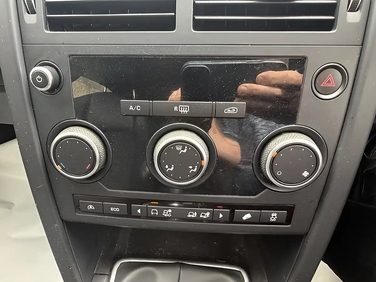 Used 2017 Land Rover Discovery Sport Pure Edition Grey - Interior and Exterior details 17