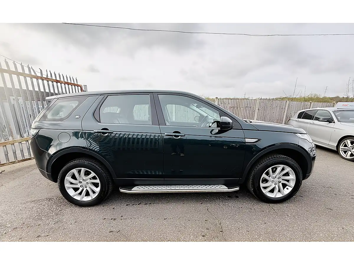 Used 2017 Land Rover Discovery Sport Se Green - Interior and Exterior details 10