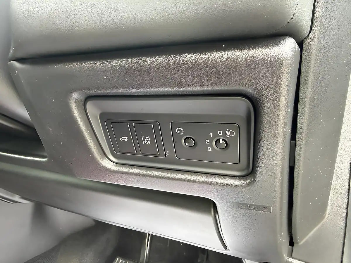 Used 2017 Land Rover Discovery Sport Se Green - Interior and Exterior details 12