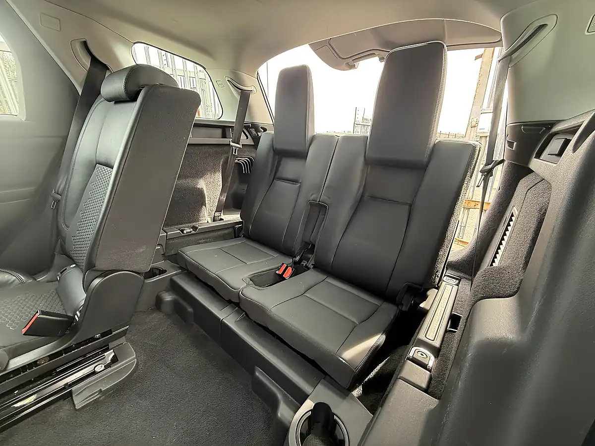 Used 2017 Land Rover Discovery Sport Se Green - Interior and Exterior details 18