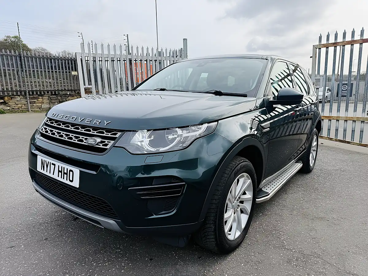 Used 2017 Land Rover Discovery Sport Se Green - Interior and Exterior details 3
