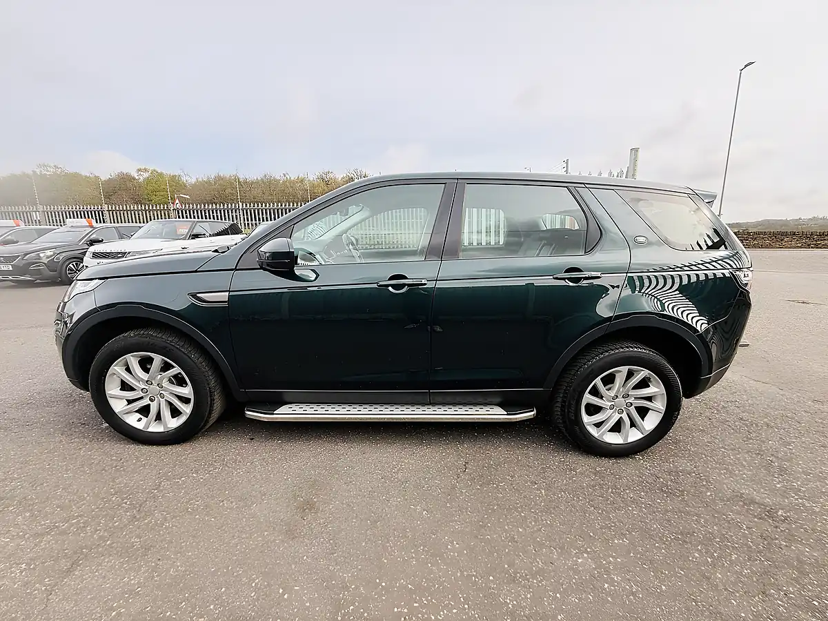 Used 2017 Land Rover Discovery Sport Se Green - Interior and Exterior details 6