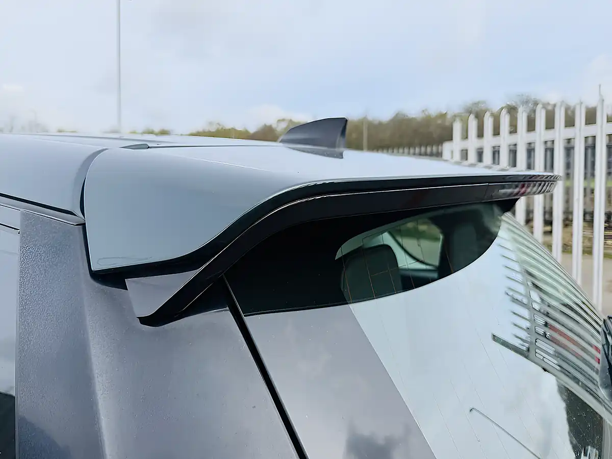 Used 2017 Land Rover Discovery Sport Se Green - Interior and Exterior details 9