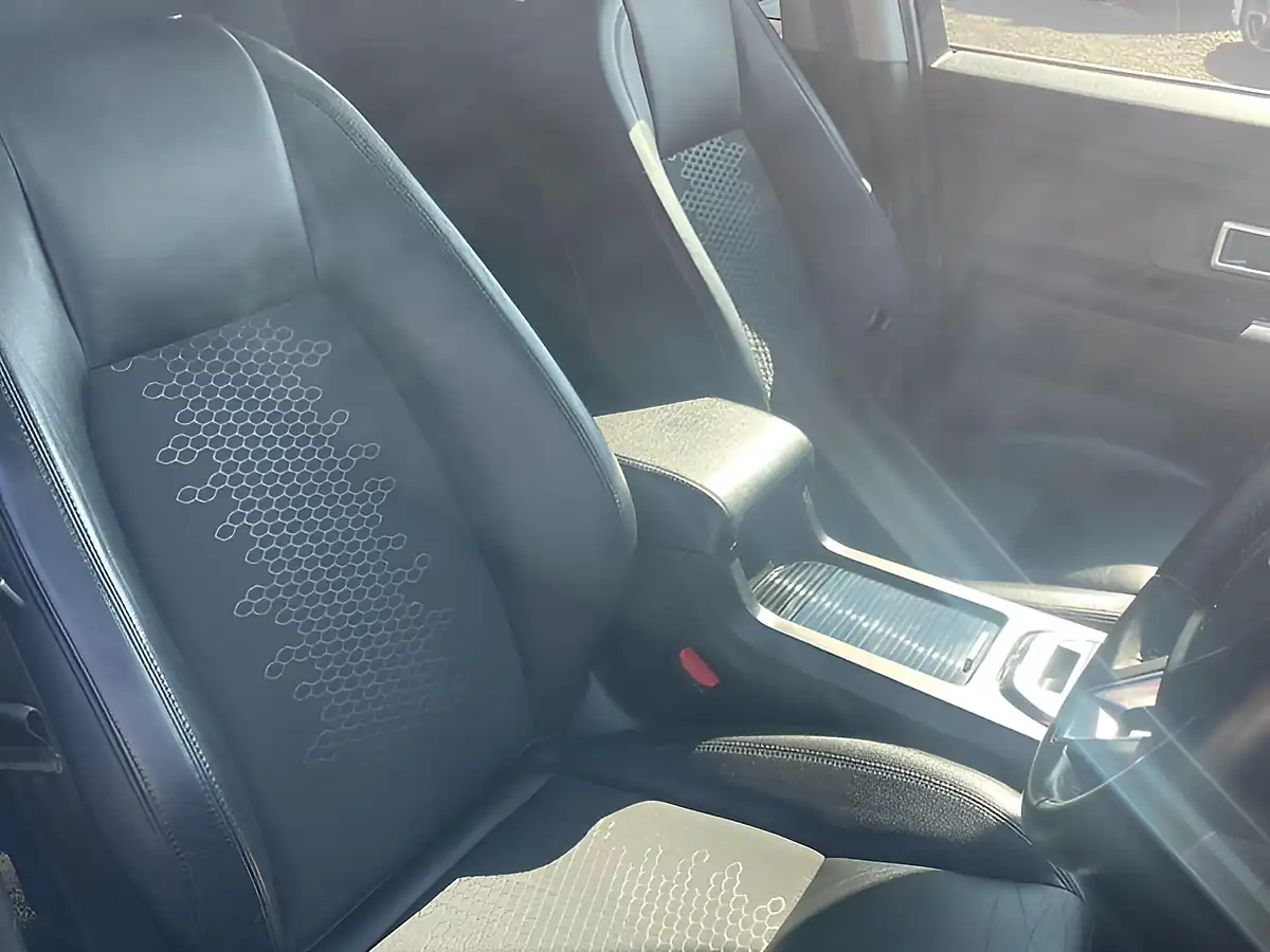 Used 2017 Land Rover Discovery Sport Se Tech Black - Interior and Exterior details 12