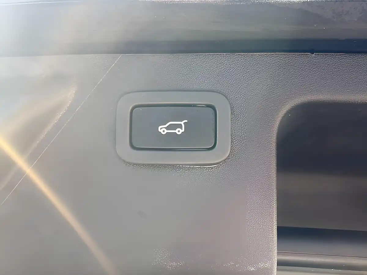 Used 2017 Land Rover Discovery Sport Se Tech Black - Interior and Exterior details 14