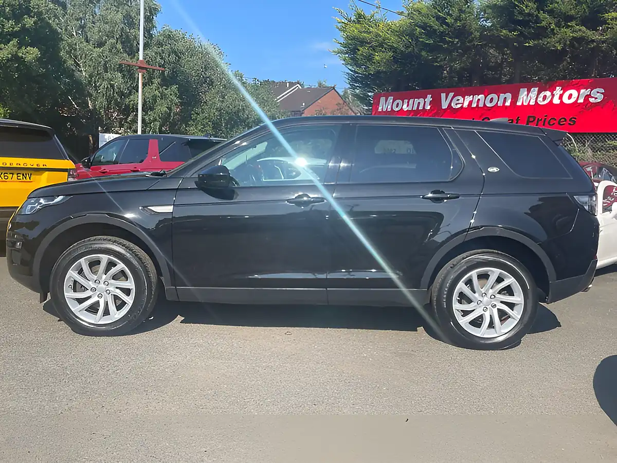 Used 2017 Land Rover Discovery Sport Se Tech Black - Interior and Exterior details 4