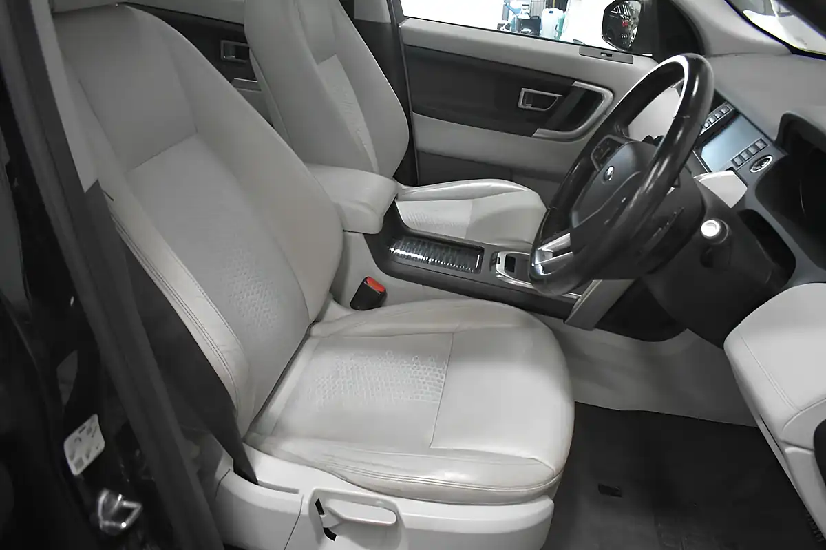 Used 2017 Land Rover Discovery Sport Se Tech Black - Interior and Exterior details 10