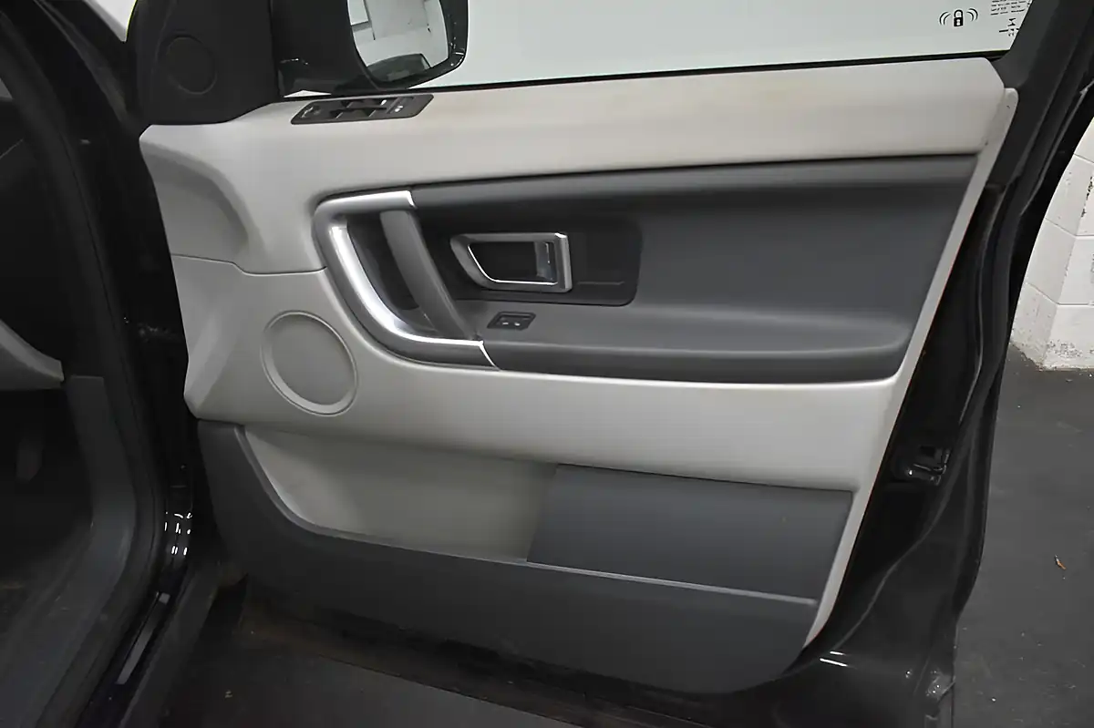 Used 2017 Land Rover Discovery Sport Se Tech Black - Interior and Exterior details 18