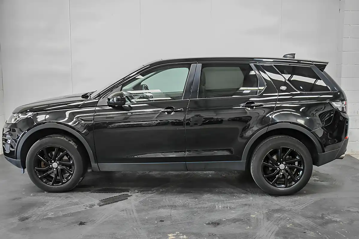Used 2017 Land Rover Discovery Sport Se Tech Black - Interior and Exterior details 2